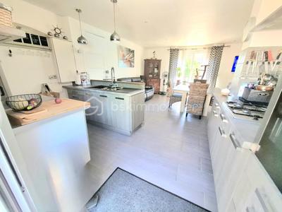 Maison - 90 m² - 3 pièces