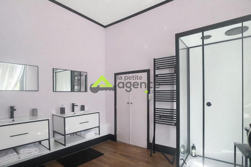 Maison - 330 m² - 13 pièces