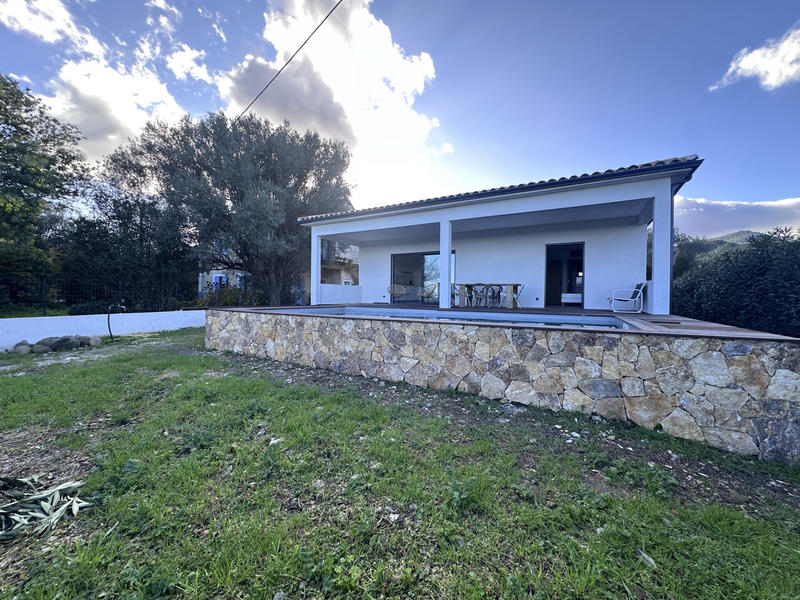 Maison - 96 m² - 4 pièces