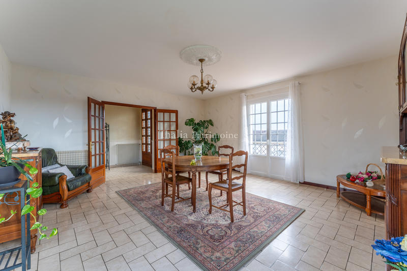 Maison - 220 m² - 7 pièces