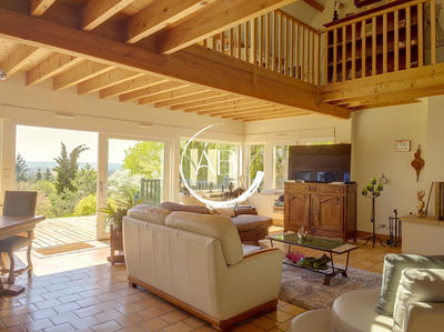 Maison - 206 m² - 7 pièces