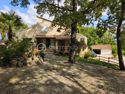 Maison - 250 m² - 8 pièces