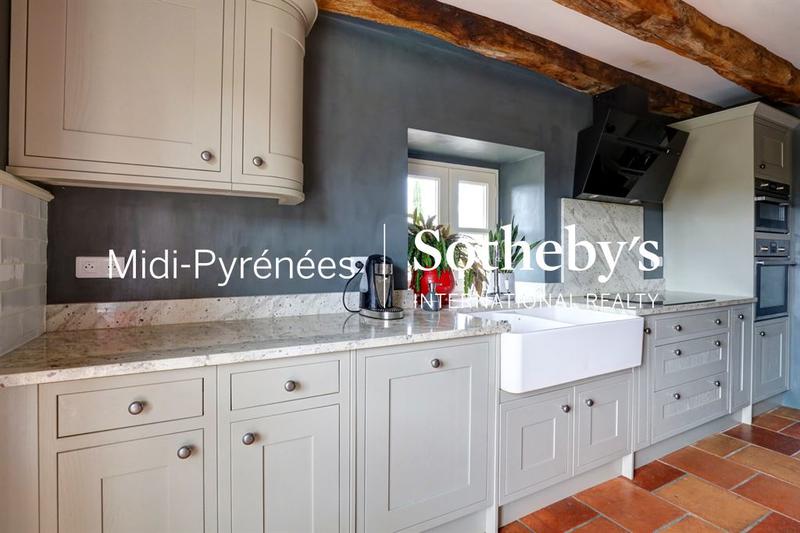 Maison - 288 m² - 12 pièces