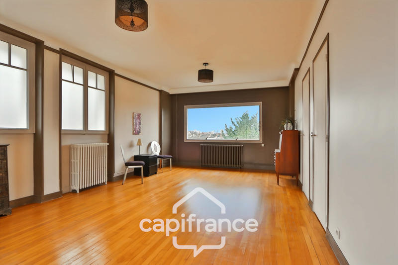 Maison - 262 m² - 10 pièces