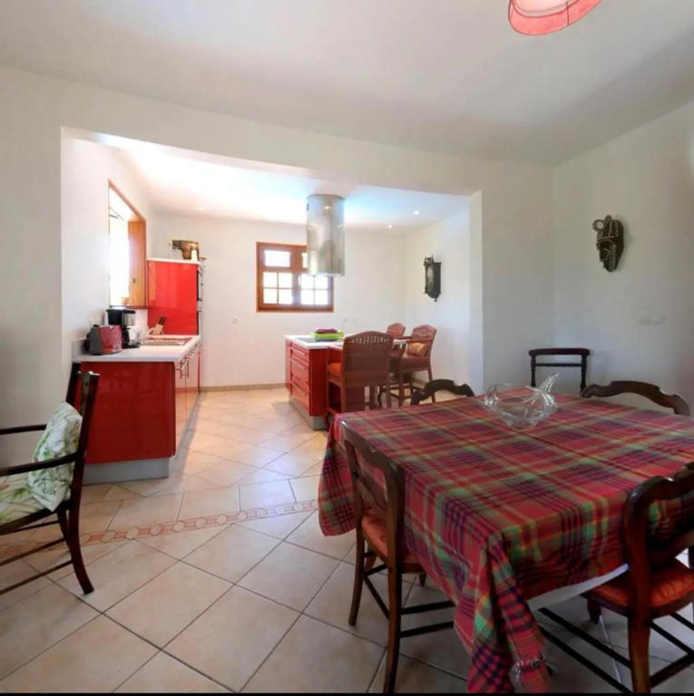 Villa - 80 m² - 4 pièces