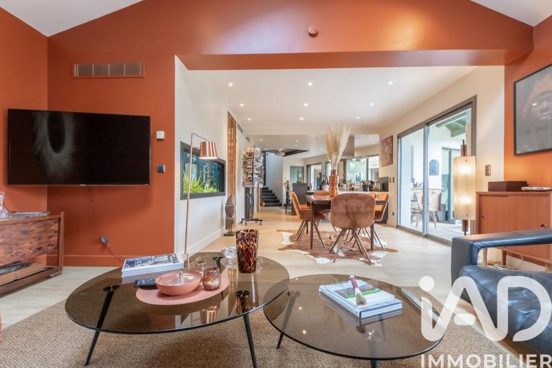 Maison de maîtres - 244 m² - 8 pièces