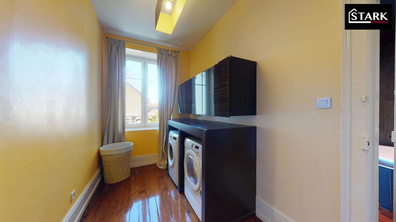 Maison - 209 m² - 7 pièces