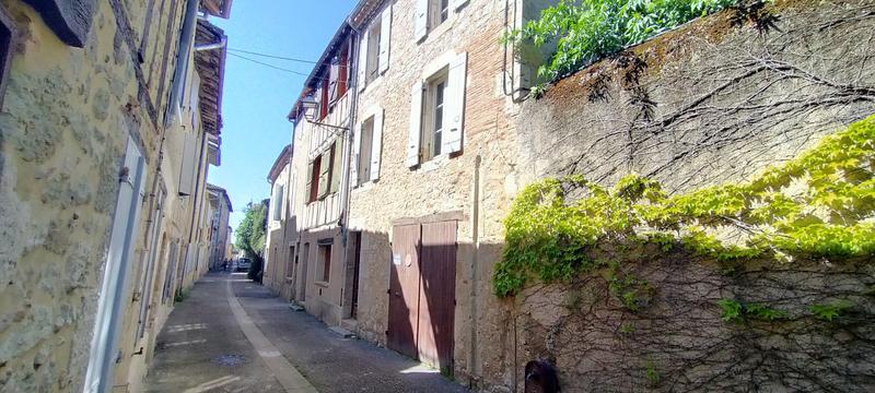 Maison - 216 m² - 9 pièces