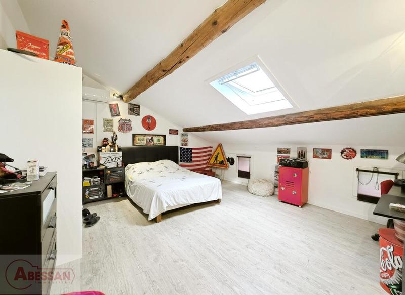 Maison - 457 m² - 16 pièces