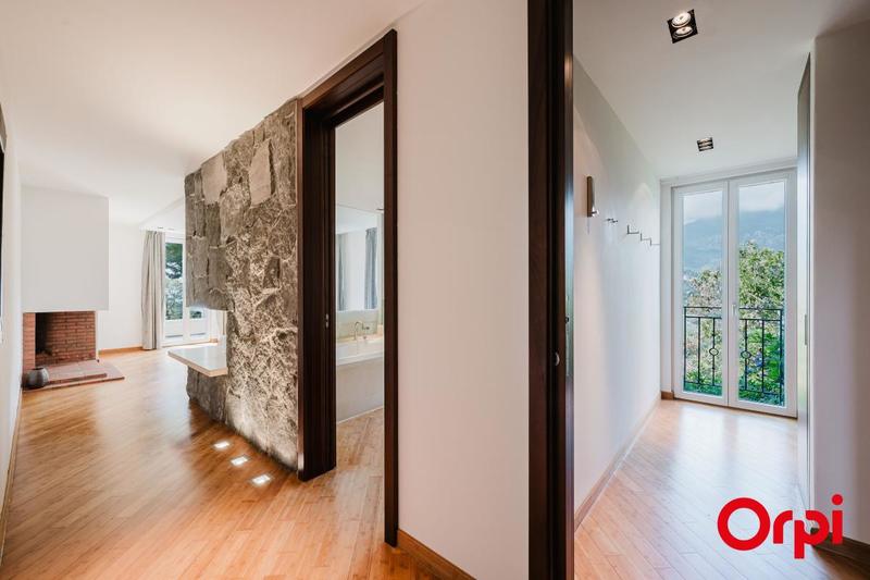 Villa - 366 m² - 11 pièces