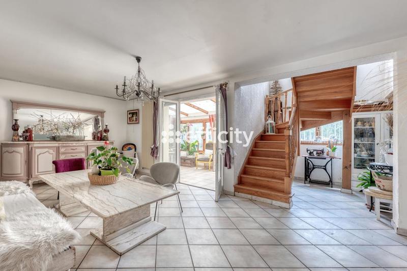 Maison - 153 m² - 8 pièces