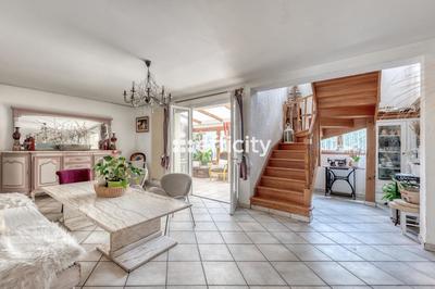 Maison - 153 m² - 8 pièces