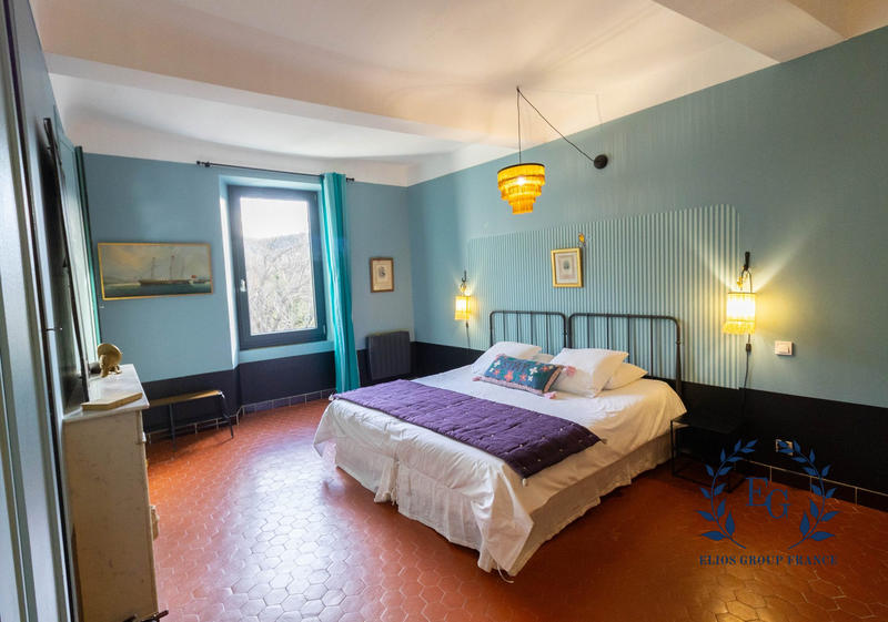 Maison - 482 m² - 14 pièces