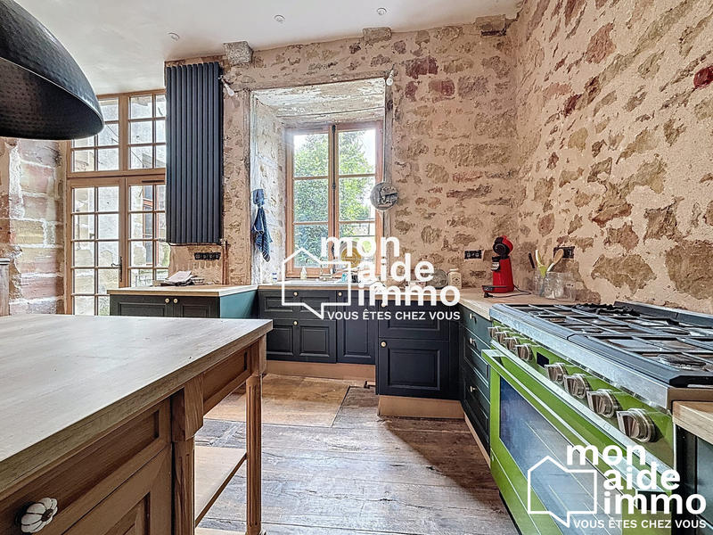 Maison - 300 m² - 12 pièces