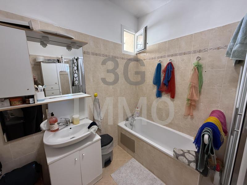 Maison - 214 m² - 6 pièces