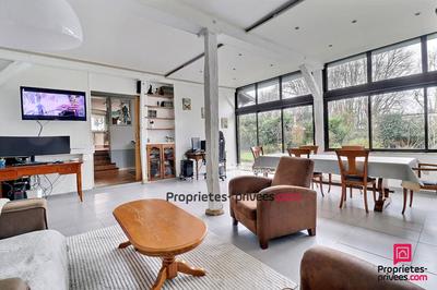 Maison - 250 m² - 8 pièces