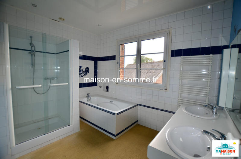 Maison traditionnelle - 230 m² - 6 pièces