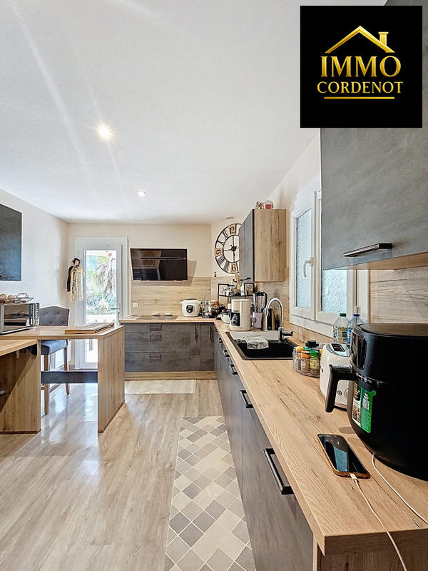 Villa - 250 m² - 6 pièces