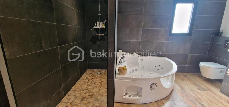 Villa - 213 m² - 5 pièces