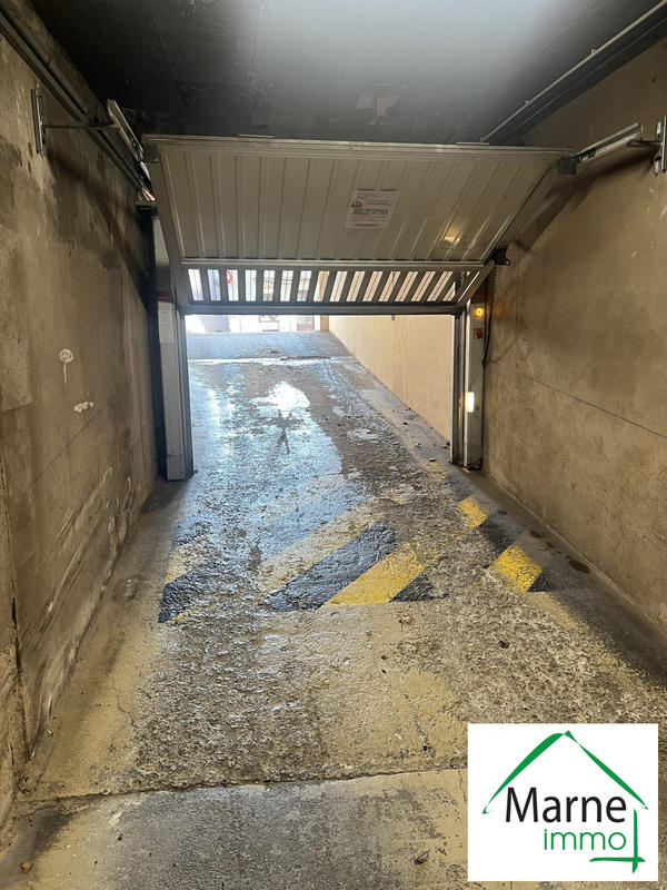 Parking / Garage - 12 m²