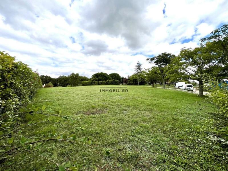 Terrain constructible - 1 200 m²