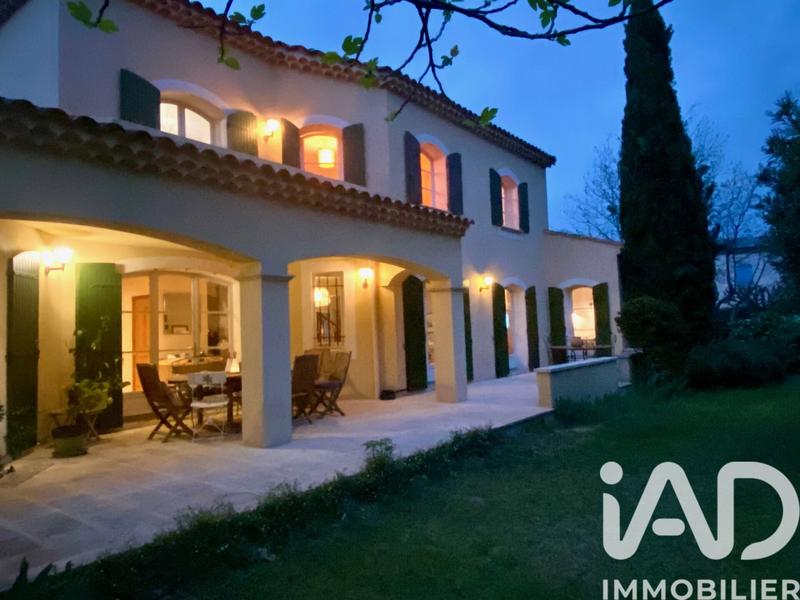 Maison - 204 m² - 7 pièces