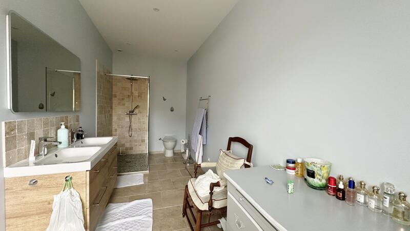 Maison - 526 m² - 12 pièces