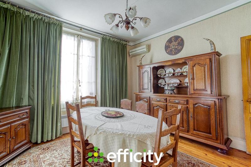 Maison - 193 m² - 8 pièces