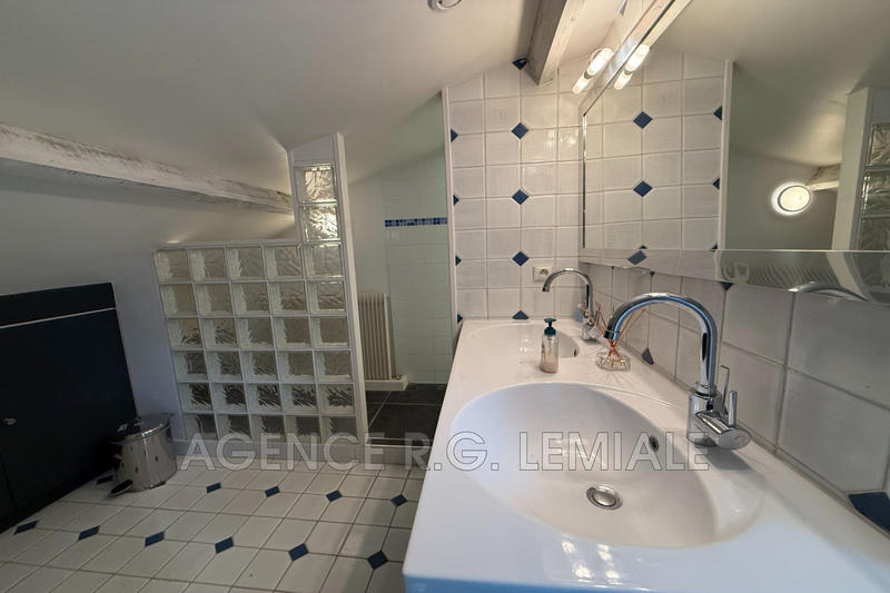 Maison - 937 m² - 15 pièces