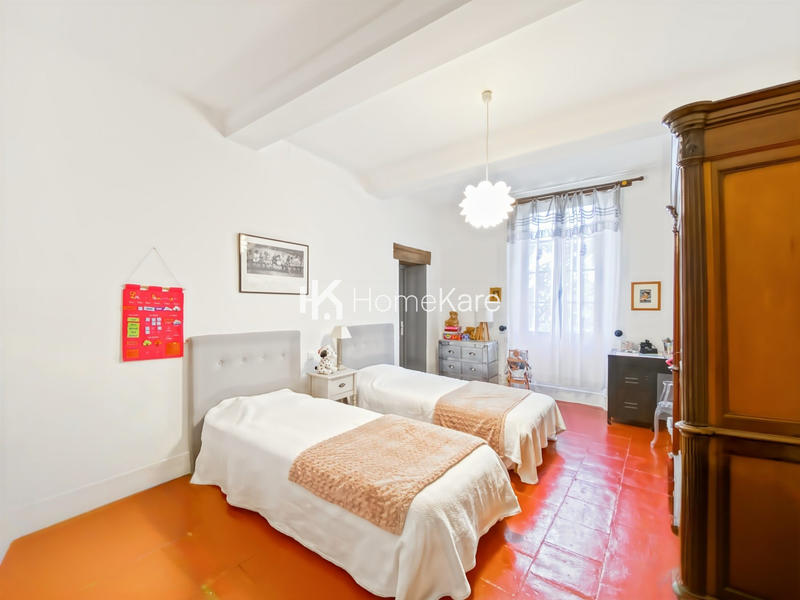 Maison - 300 m² - 8 pièces