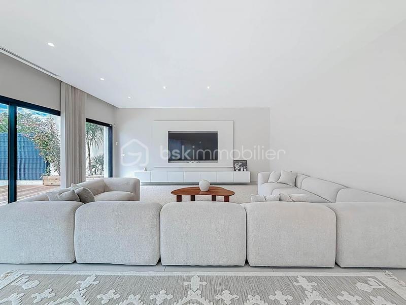 Maison - 213 m² - 6 pièces