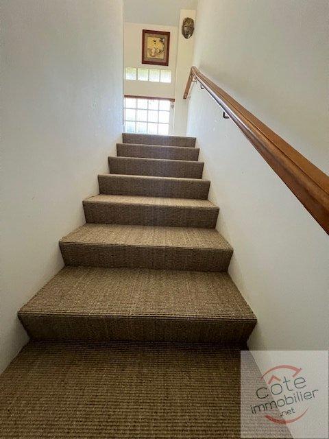 Maison - 240 m² - 6 pièces