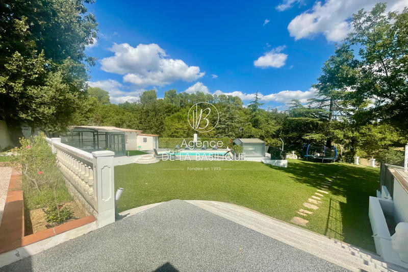 Maison - 296 m² - 4 pièces