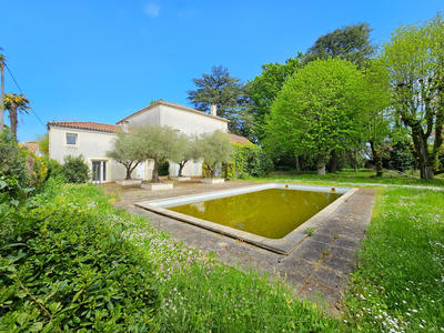 Maison - 446 m² - 14 pièces