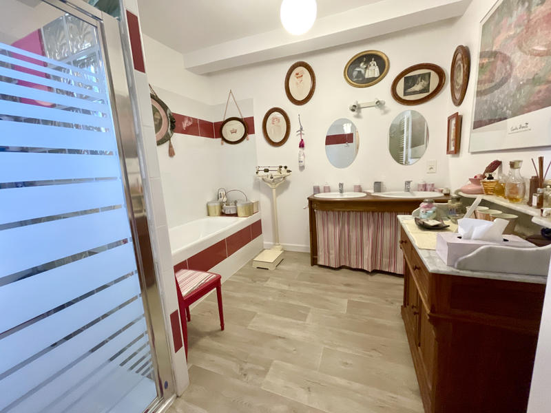 Maison - 206 m² - 8 pièces