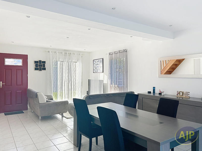 Maison - 87 m² - 5 pièces