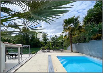 Maison - 137 m² - 6 pièces