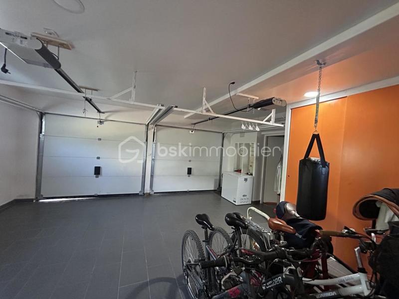 Maison - 217 m² - 8 pièces