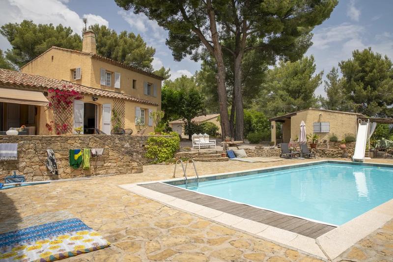 Villa - 246 m² - 7 pièces