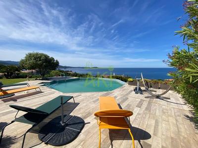 Maison - 220 m² - 6 pièces