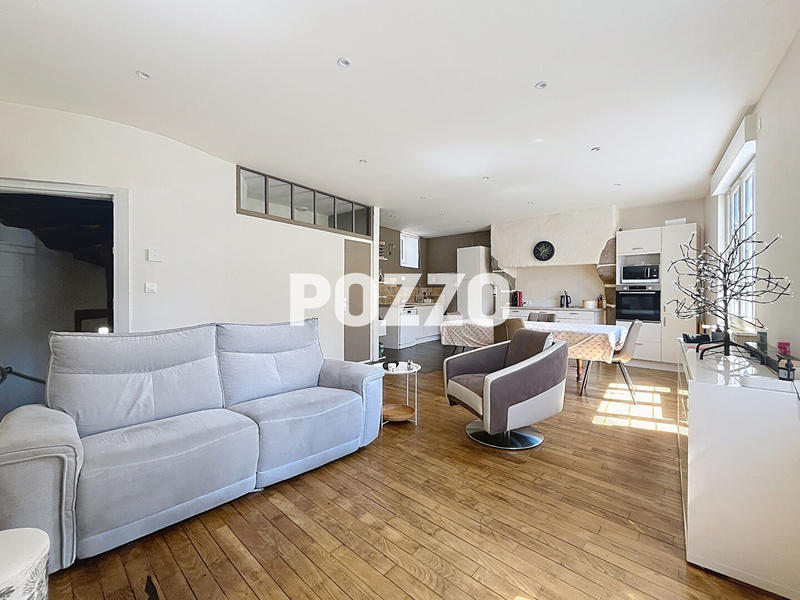 Maison - 104 m² - 8 pièces