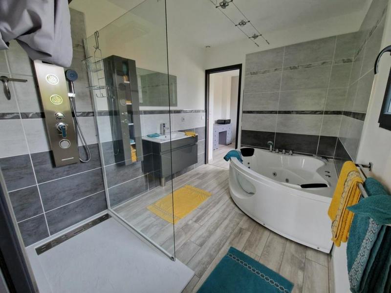 Demeure - 198 m² - 6 pièces