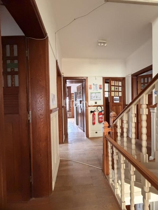 Maison - 239 m² - 12 pièces