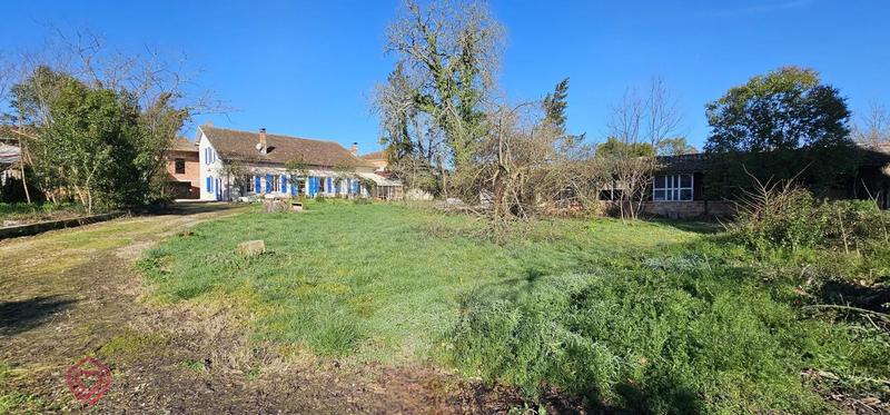 Maison - 270 m² - 12 pièces