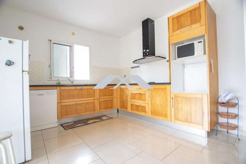 Maison traditionnelle - 95 m² - 4 pièces