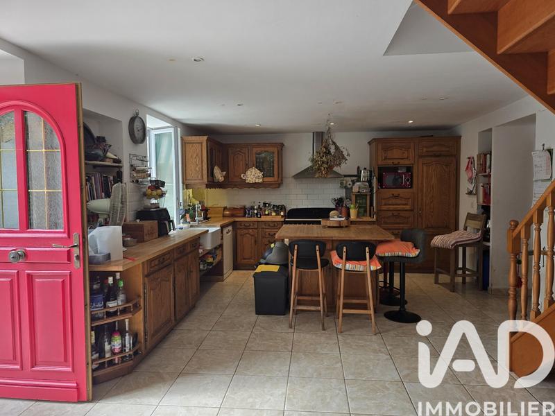 Maison - 220 m² - 9 pièces