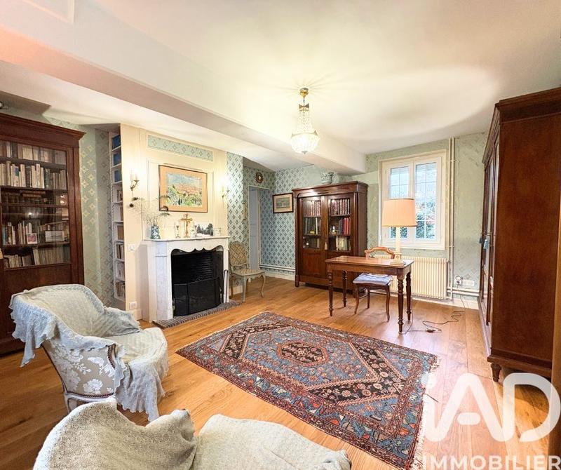 Maison - 305 m² - 8 pièces