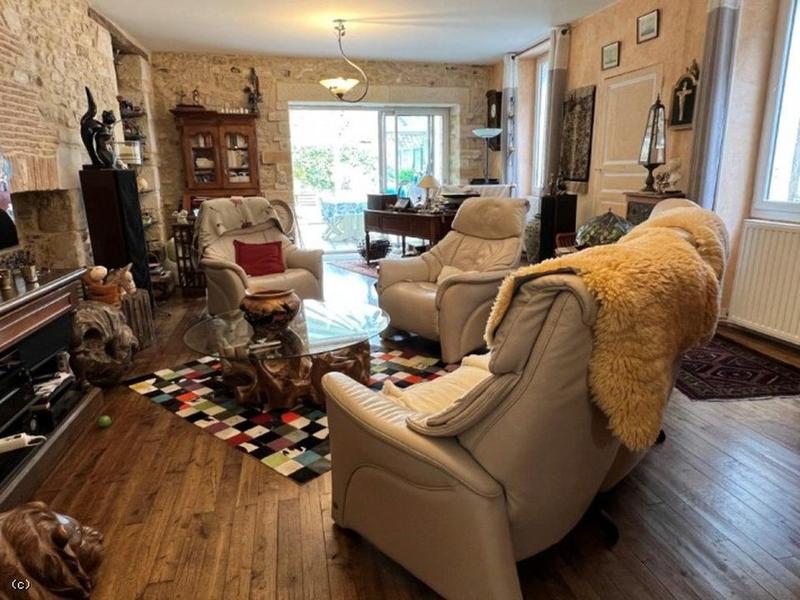 Maison - 212 m² - 7 pièces