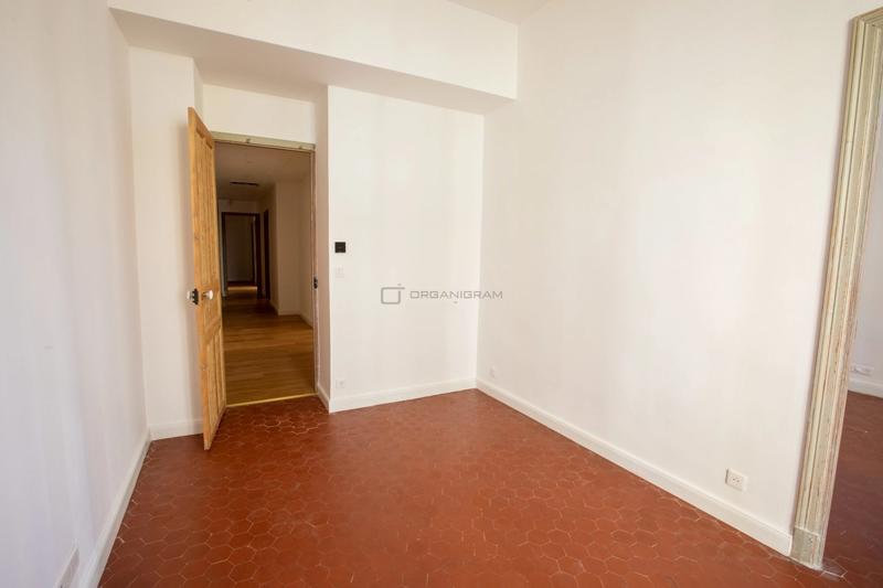 Appartement - 151 m² - 6 pièces