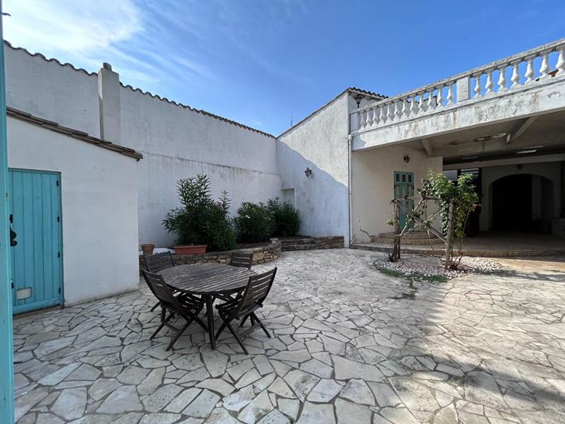 Maison - 318 m² - 8 pièces